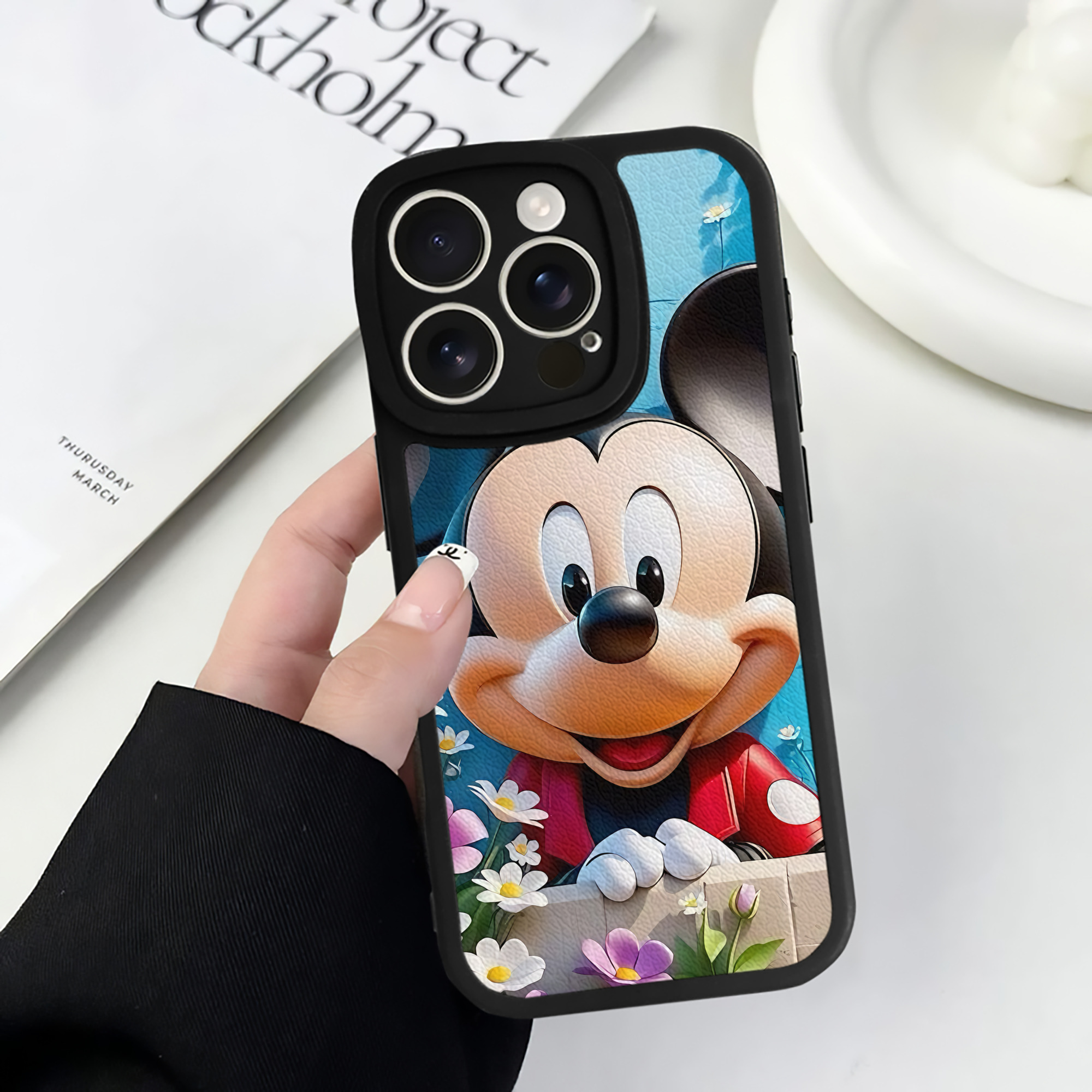 （画像用） ミッキーマウス Mickey Mouse 【iPhone 16シリーズ対応】シリコンスマホケース（レザー調） 材質：シリコン